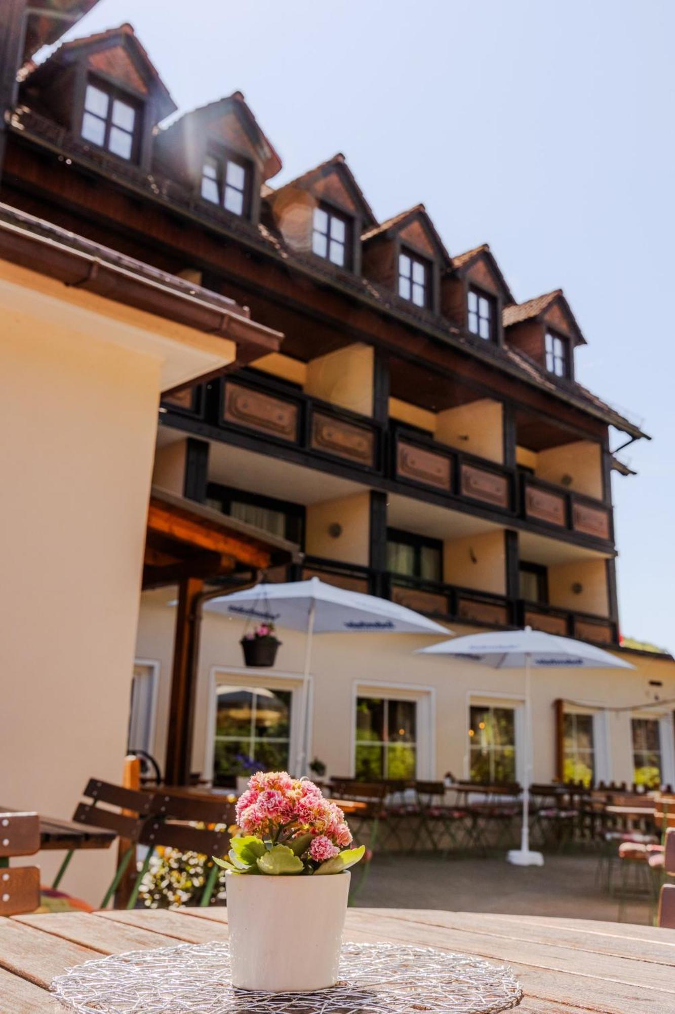 Landgasthof Zur Linde Heimbuchenthal Exterior photo